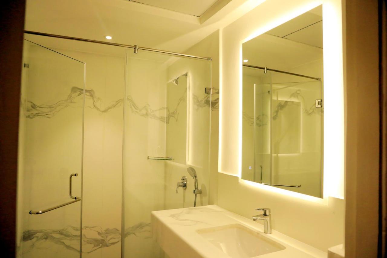 Hotel Deccan Serai Grande, Gachibowli, Haïdarabad Extérieur photo