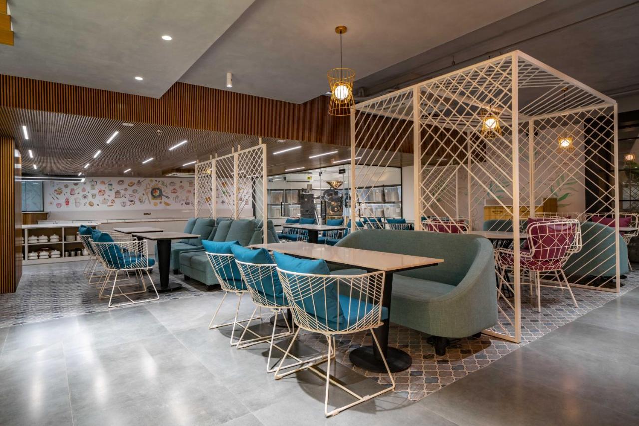 Hotel Deccan Serai Grande, Gachibowli, Haïdarabad Extérieur photo