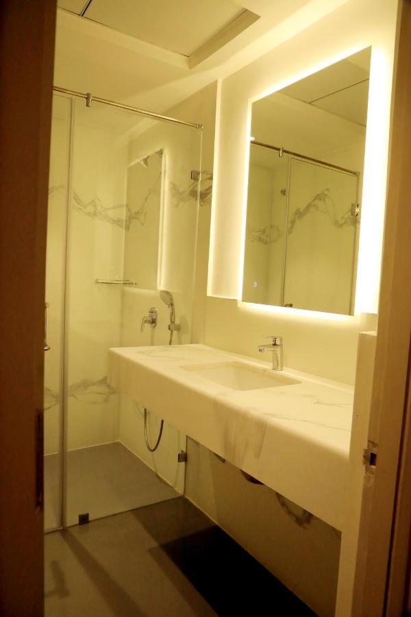 Hotel Deccan Serai Grande, Gachibowli, Haïdarabad Extérieur photo
